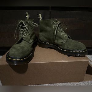 Dr. Martens suede olive green boots size EU 37